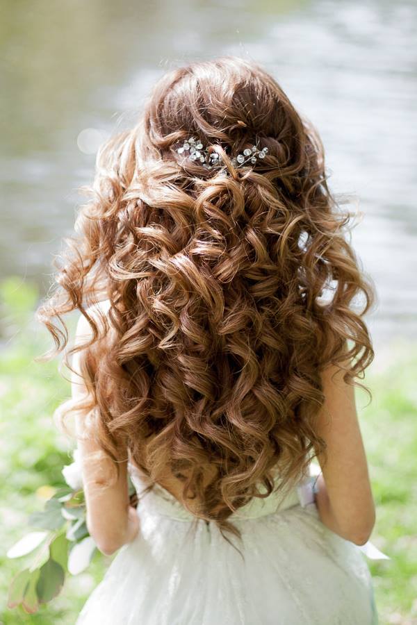 gorgeous wedding hairstyles for a-wavy-look